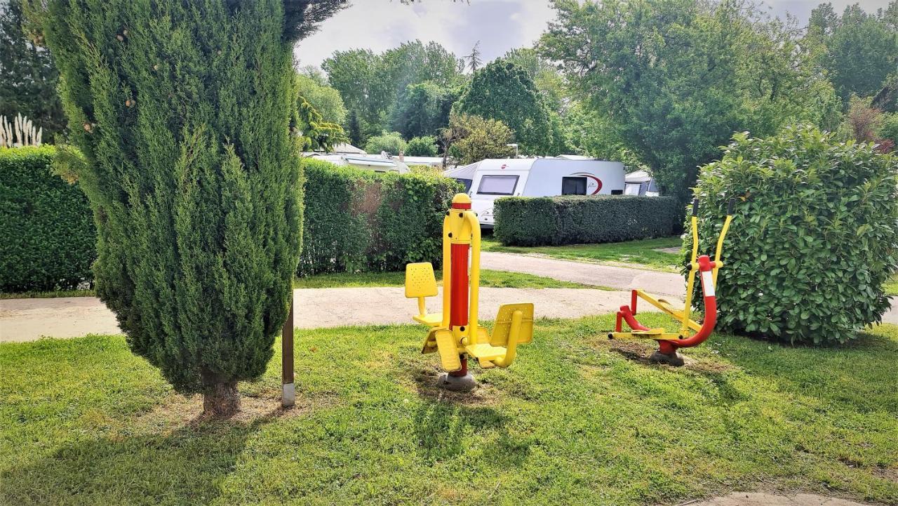 Camping Paris Beau Village Villiers-sur-Orge Bagian luar foto